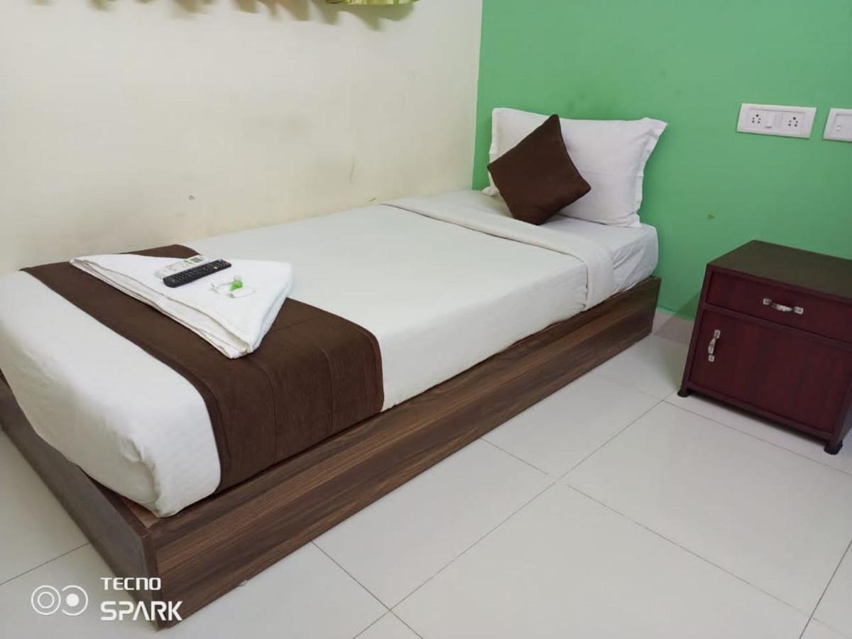 Green Tree Hotel-Near Vfs Global And Ramee Mall เชนไน ภายนอก รูปภาพ