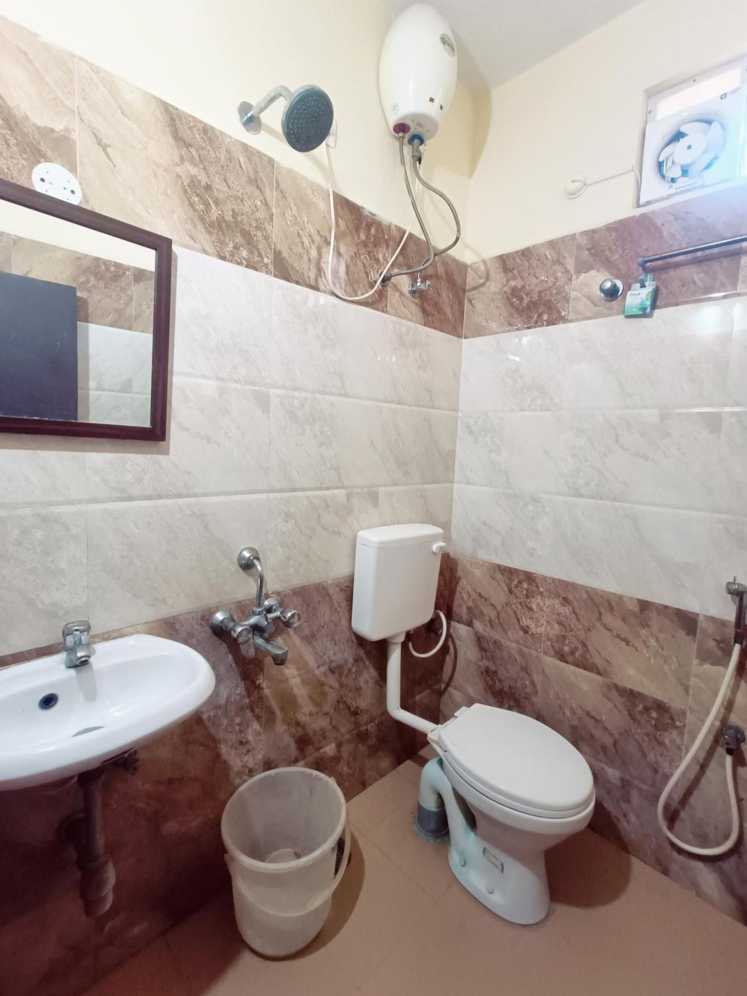 Green Tree Hotel-Near Vfs Global And Ramee Mall เชนไน ภายนอก รูปภาพ